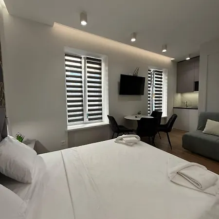 на площі ринок 12 навпроти ратуші після ремонту Apartamento