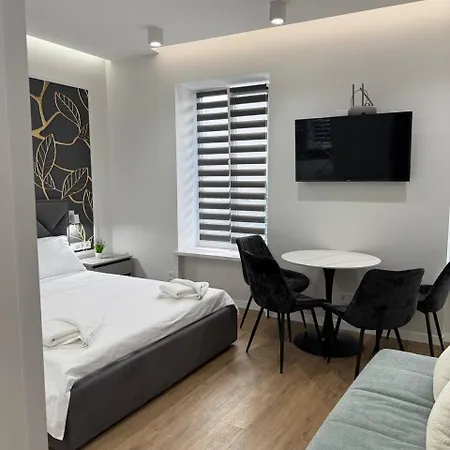 на площі ринок 12 навпроти ратуші після ремонту Lejlighed Lviv