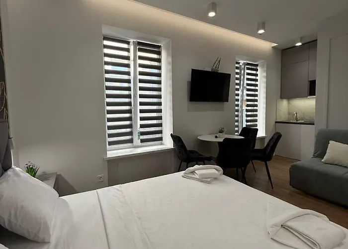 на площі ринок 12 навпроти ратуші після ремонту Apartamento