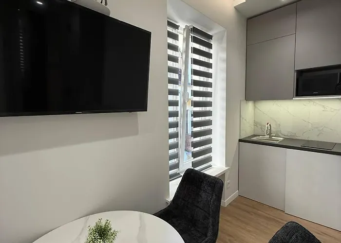 Apartamento на площі ринок 12 навпроти ратуші після ремонту