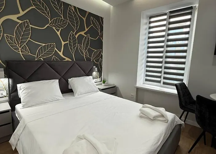 на площі ринок 12 навпроти ратуші після ремонту Apartamento Leópolis