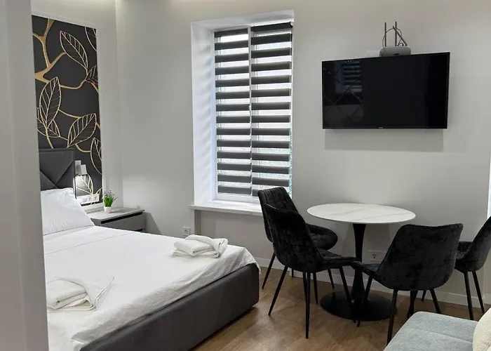 на площі ринок 12 навпроти ратуші після ремонту Apartamento Leópolis