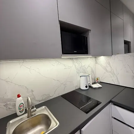 Apartman на площі ринок 12 навпроти ратуші після ремонту