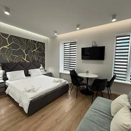 на площі ринок 12 навпроти ратуші після ремонту Apartman Lviv