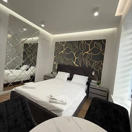 на площі ринок 12 навпроти ратуші після ремонту Apartman Lviv