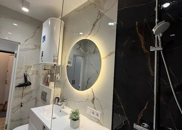 на площі ринок 12 навпроти ратуші після ремонту