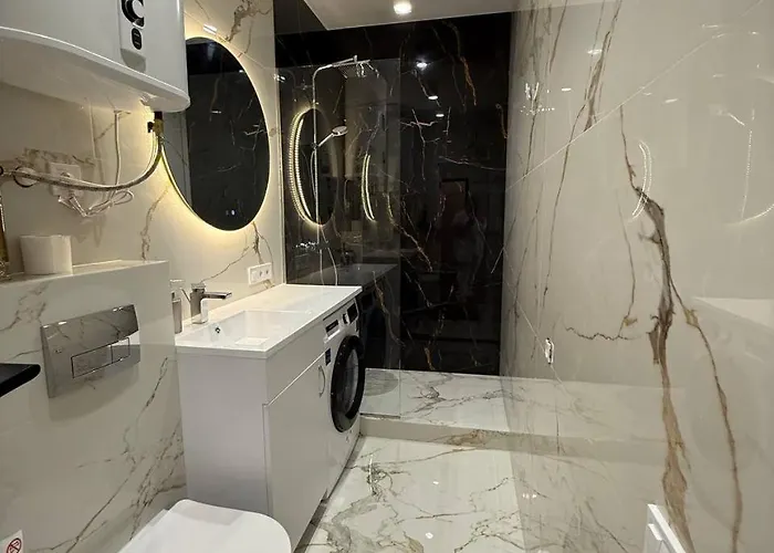 на площі ринок 12 навпроти ратуші після ремонту * Львів