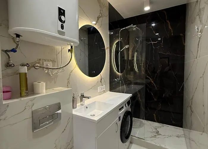 на площі ринок 12 навпроти ратуші після ремонту